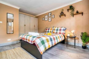 Luxury 3-bed with Free Parking
